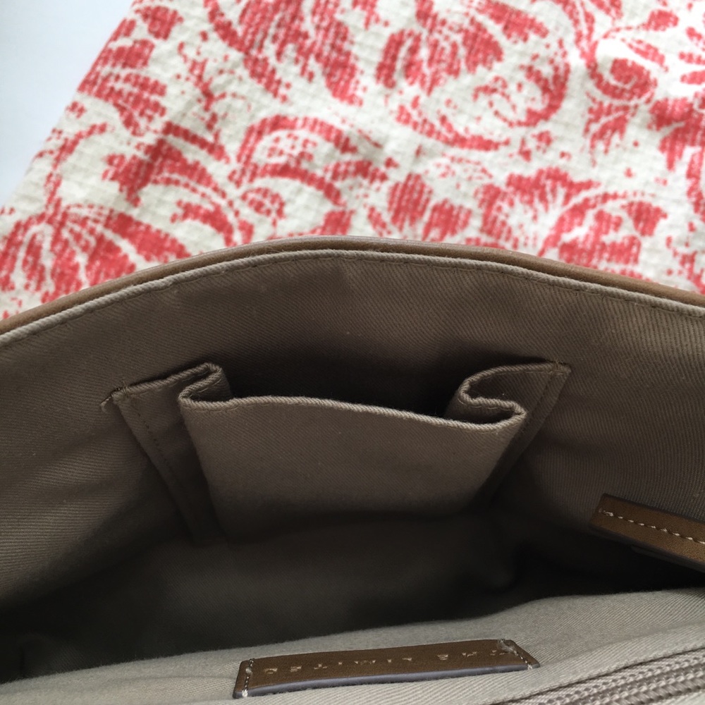 The Limited Messenger Purse, Shoulder or Crossbody - Picture 7 of 8